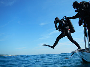 boat diver diving